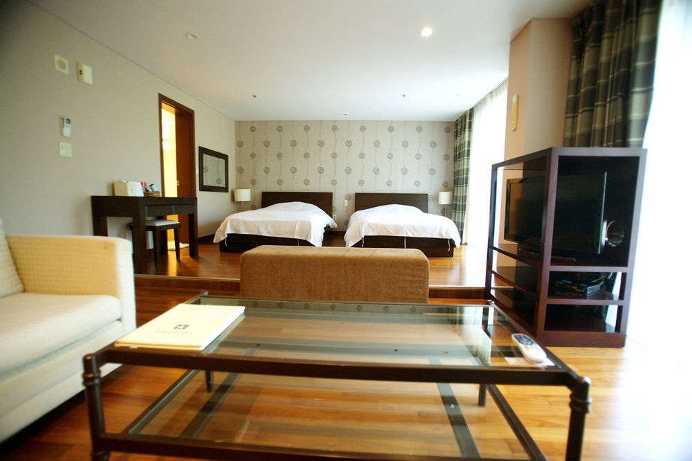 Lake Hills Jeju Resort Seogwipo Eksteriør billede